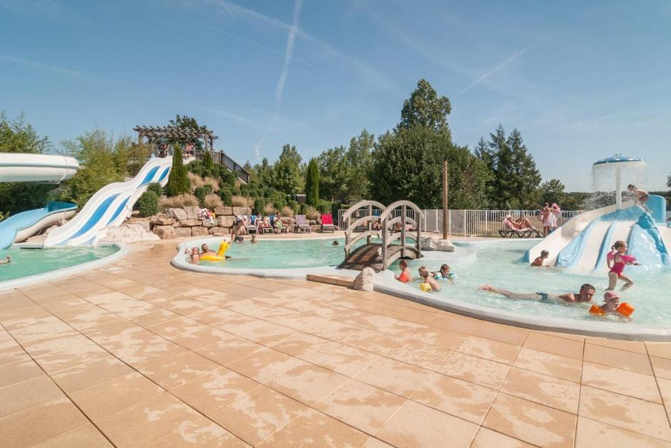 Camping Le Caussanel Hotell Canet-de-Salars Exteriör bild
